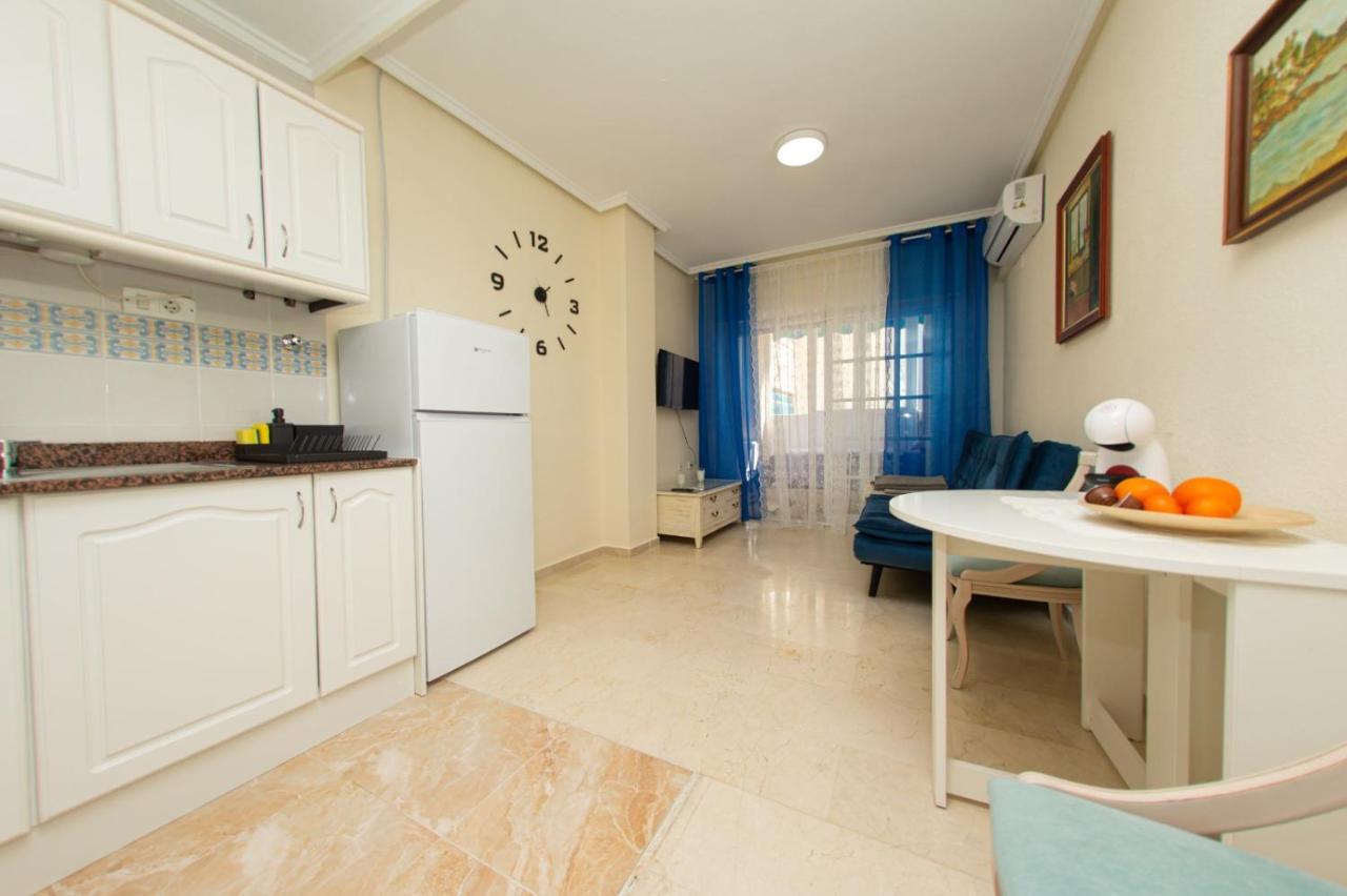 Студия На Белоснежном Пляже Los Locos Torrevieja Exterior photo