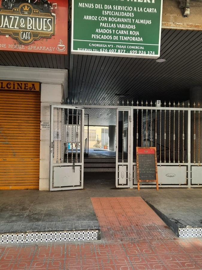 Студия На Белоснежном Пляже Los Locos Torrevieja Exterior photo